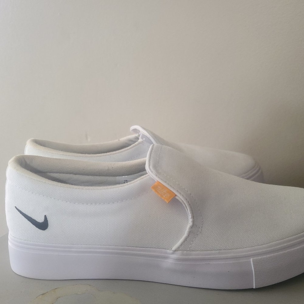 NIKE women's slip ons